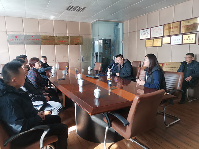 شیڈونگ فیڈریشن آف انڈسٹری اینڈ کامرس نے Tangshan Jinsha کمپنی کا دورہ کیا۔
